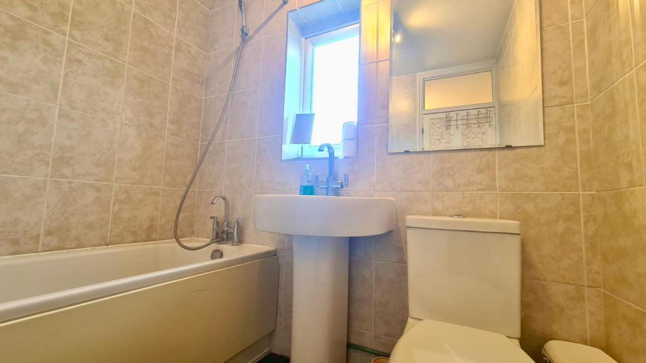 Cosy Room In East Ham Londra Exterior foto